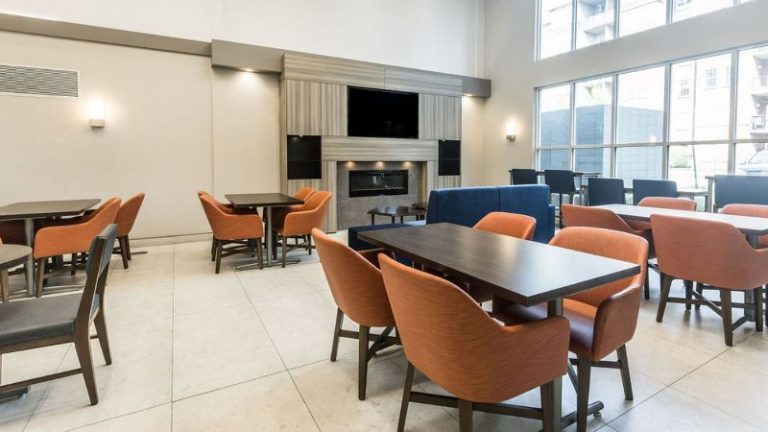 Holiday Inn Express Calgary South, an IHG Hotel