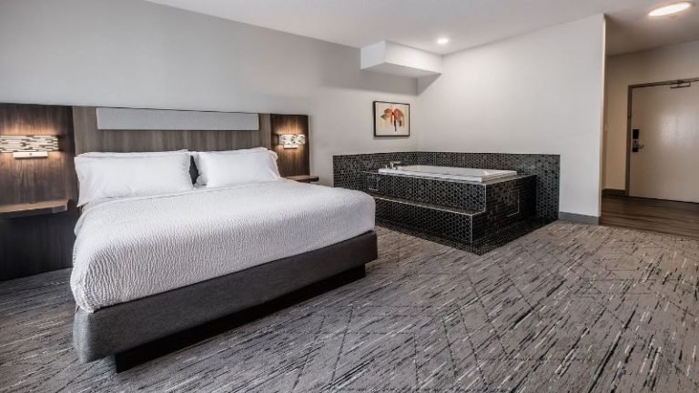 Holiday Inn Express Calgary South, an IHG Hotel