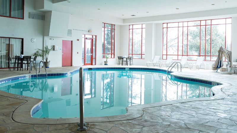 Holiday Inn Express & Suites Olathe North, an IHG Hotel, room with private jacuzzi, photo 7