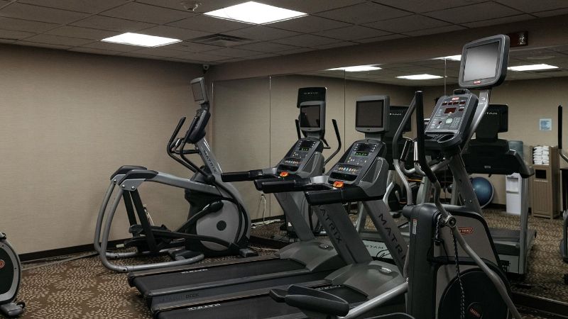 Holiday Inn Express & Suites Olathe North, an IHG Hotel, room with private jacuzzi, photo 8