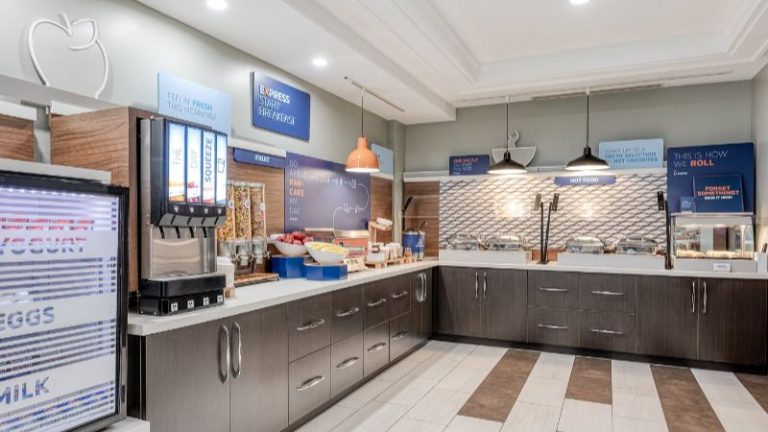 Holiday Inn Express & Suites Ottawa Airport, an IHG Hotel