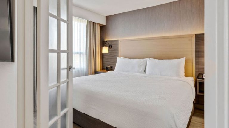Holiday Inn & Suites Ottawa Kanata, an IHG Hotel