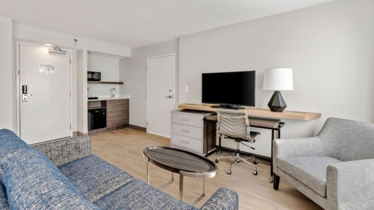 Holiday Inn & Suites Ottawa Kanata, an IHG Hotel
