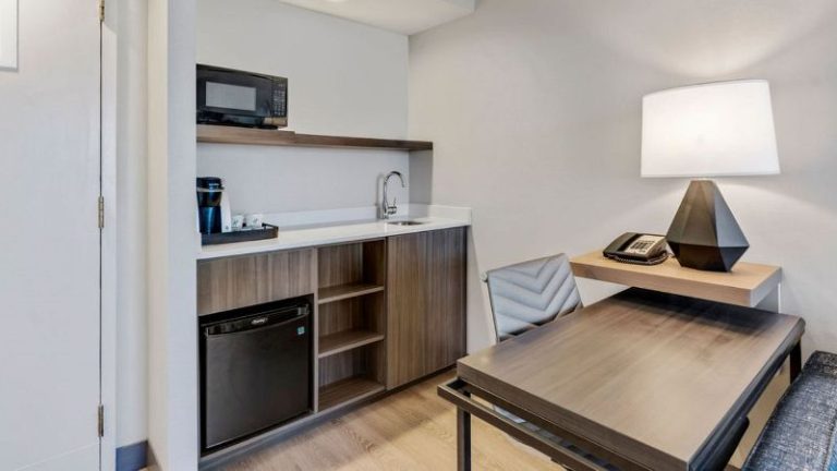 Holiday Inn & Suites Ottawa Kanata, an IHG Hotel