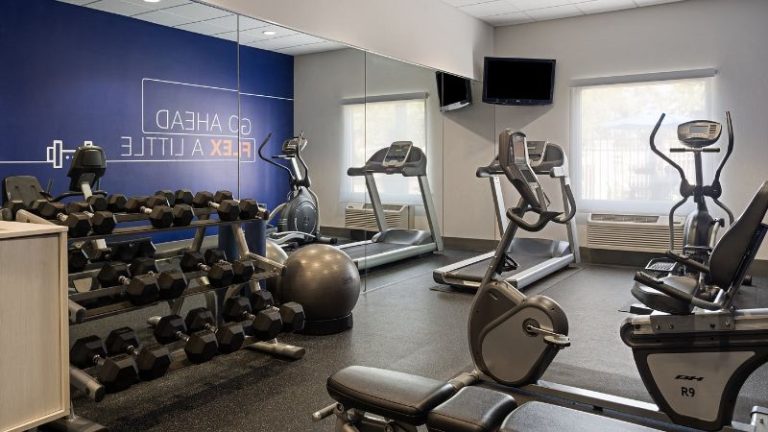 Holiday Inn Express & Suites St. Petersburg North (I-275), an IHG Hotel