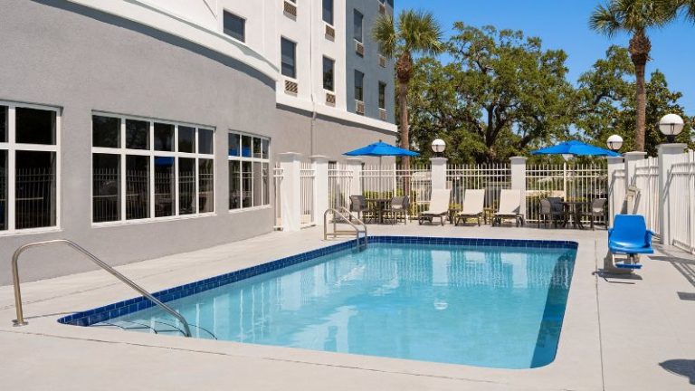 Holiday Inn Express & Suites St. Petersburg North (I-275), an IHG Hotel