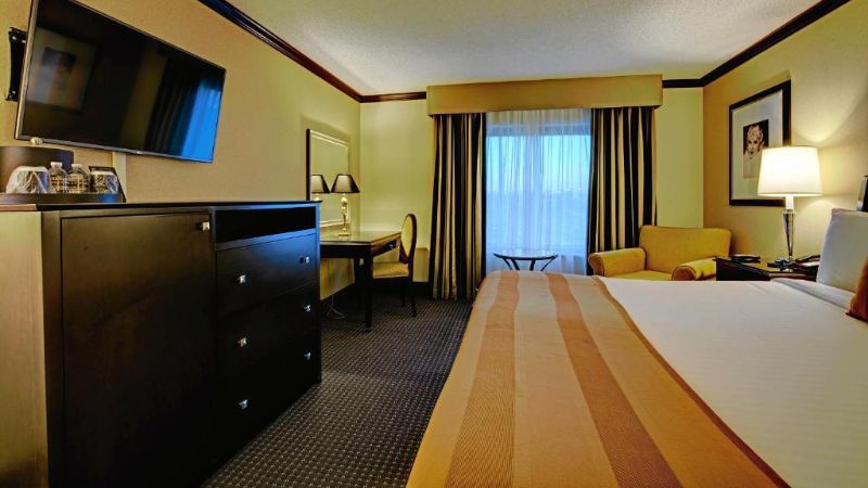 Hollywood Casino Tunica Hotel, room with private jacuzzi, photo 3