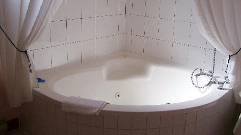 Homeport Motel, room with private jacuzzi, photo 1