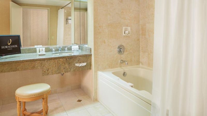 Horseshoe Tunica, room with private jacuzzi, photo 2