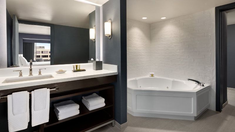 Hotel Champlain Burlington1 - jacuzzi hotel room