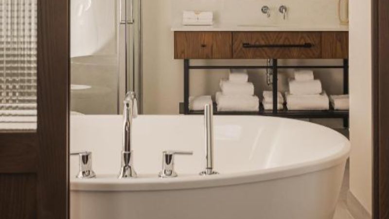 Hotel Chateau Laurier Quebec, room with private jacuzzi, photo 2