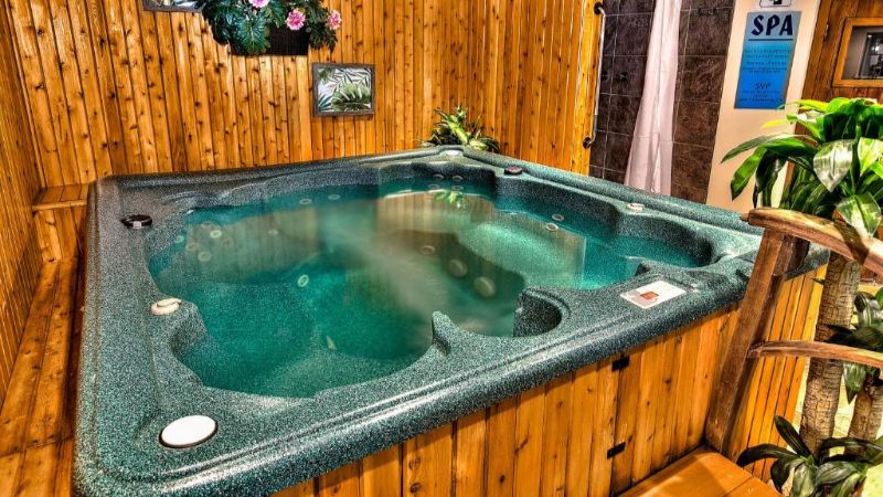 Hôtel Motel Le Châteauguay, room with private jacuzzi, photo 7