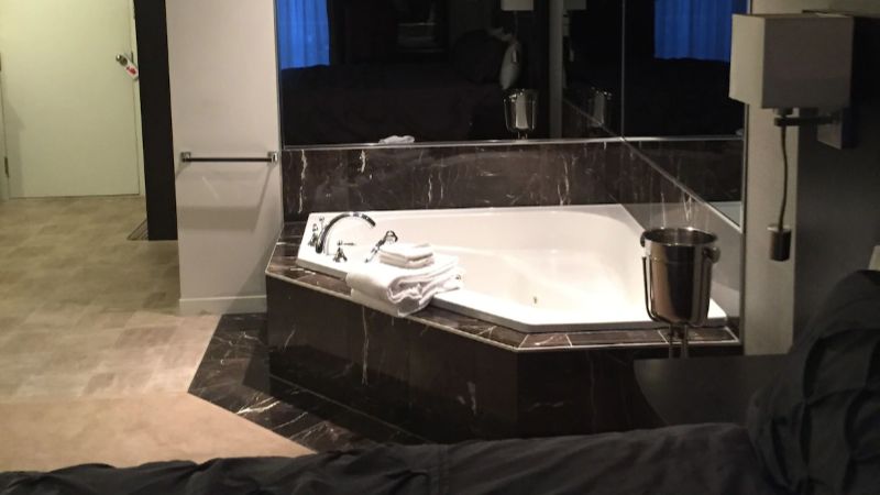 Hotel Motel Le Gite Inc., room with private jacuzzi, photo 1