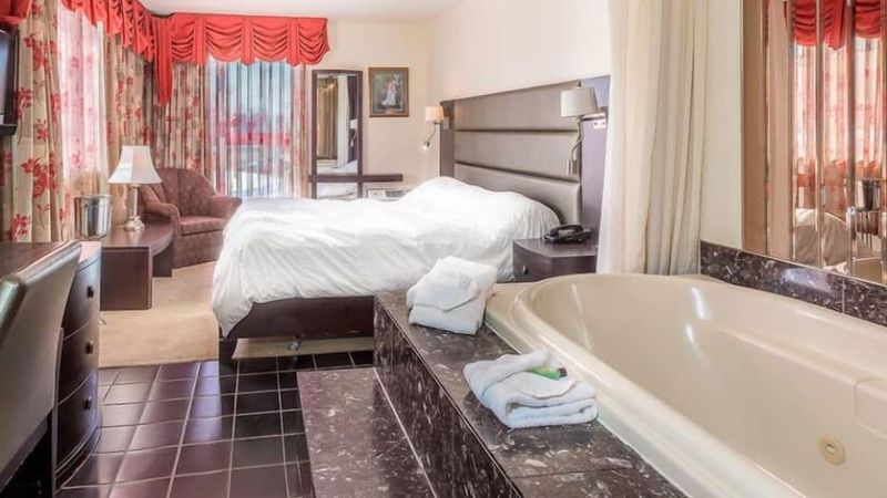Hotel Motel Le Gite Inc., room with private jacuzzi, photo 2