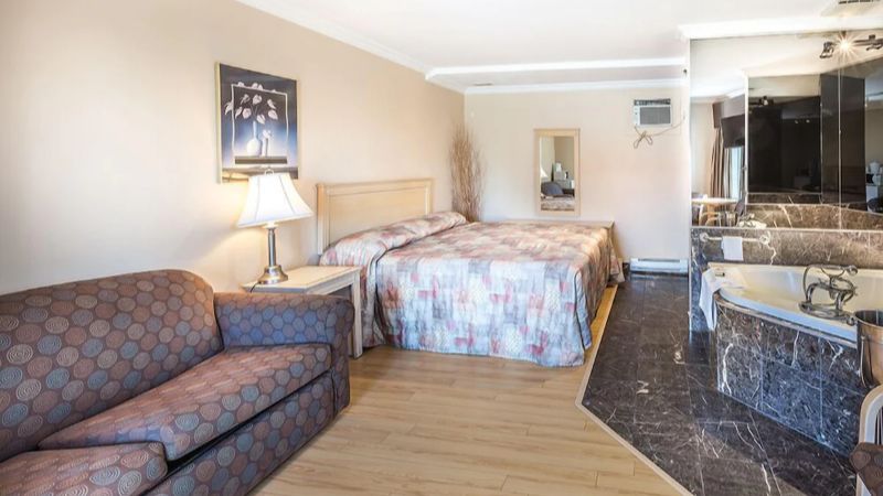 Hotel Motel Le Gite Inc., room with private jacuzzi, photo 3