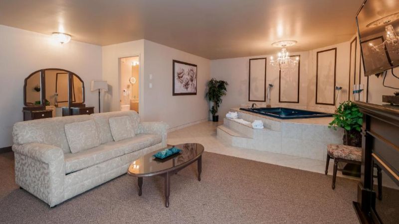 Hotel & Suites Monte-Cristo, room with private jacuzzi, photo 4