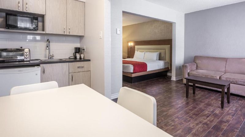 Hotel Universel Quebec, room with private jacuzzi, photo 4