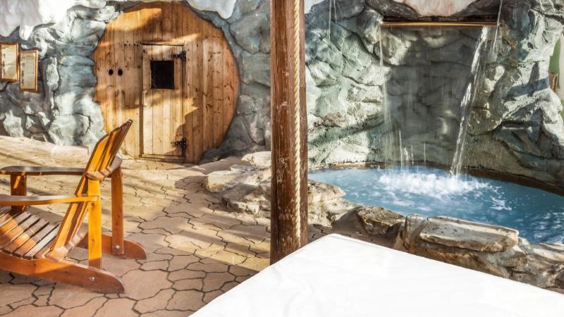Hotel Universel Quebec, room with private jacuzzi, photo 7