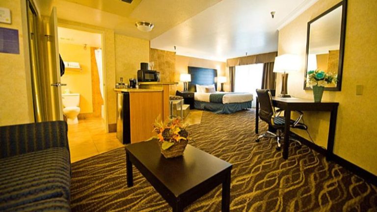 Hotel d’Lins Ontario Airport