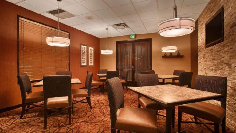 Hotel d’Lins Ontario Airport