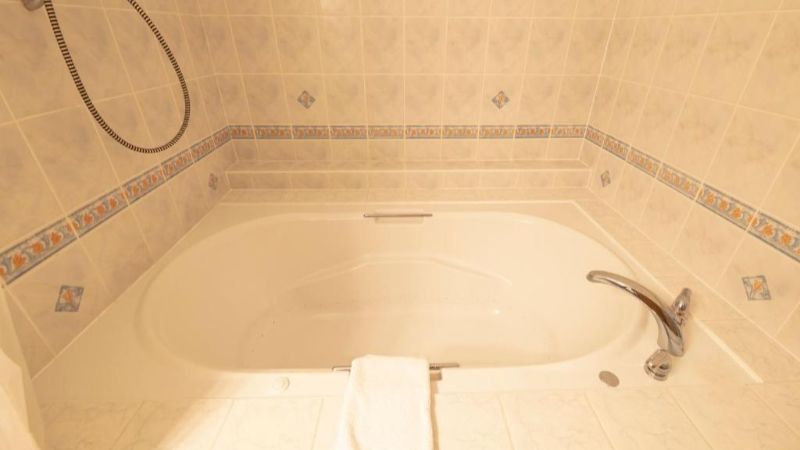 Keltic Quay Cottages & Bayfront Lodge, room with private jacuzzi, photo 2
