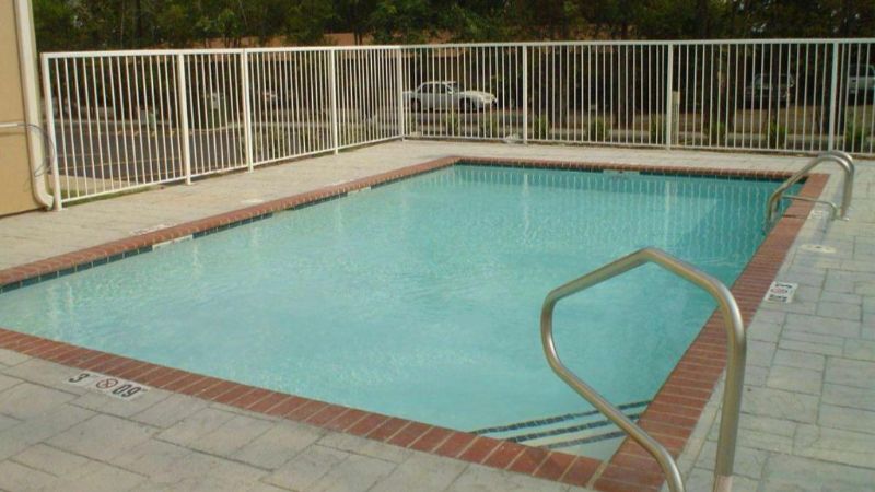 La Quinta Inn & Suites by Wyndham Fort Smith, room with private jacuzzi, photo 6