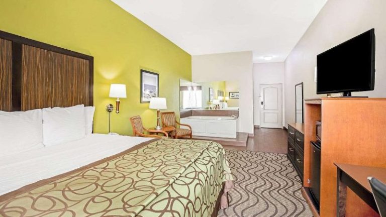 La Quinta Inn & Suites by Wyndham Corpus Christi Airport