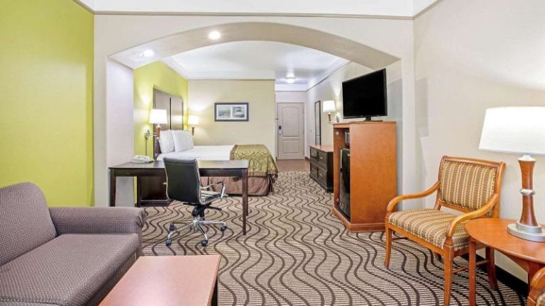 La Quinta Inn & Suites by Wyndham Corpus Christi Airport