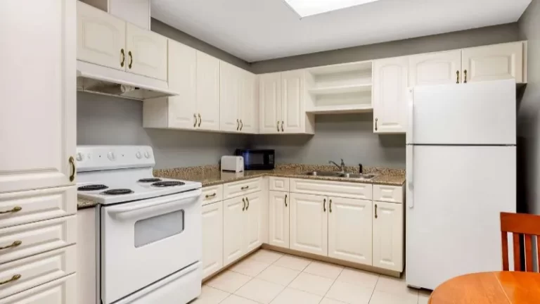La Quinta Inn & Suites by Wyndham St. Petersburg Northeast