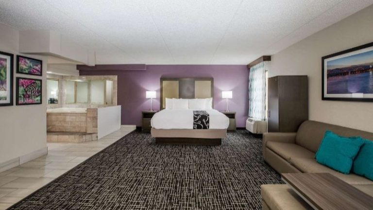 La Quinta Inn by Wyndham Davenport & Conference Center