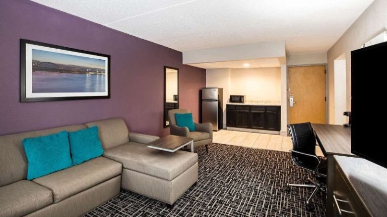 La Quinta Inn by Wyndham Davenport & Conference Center