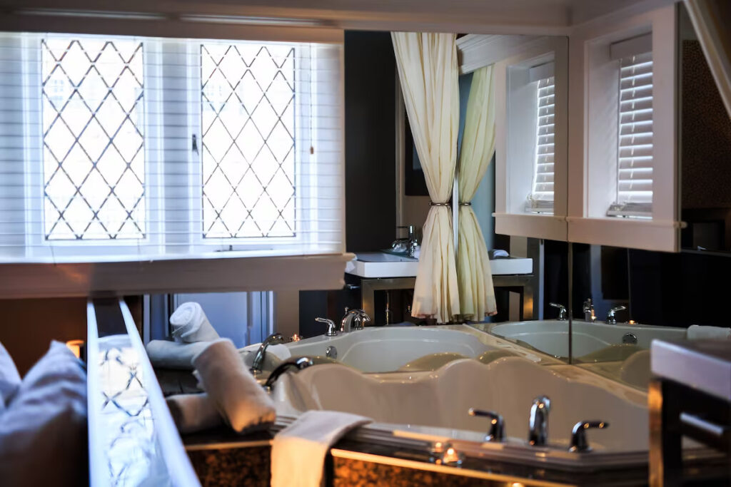 Leaside Suites and Executive Apartments