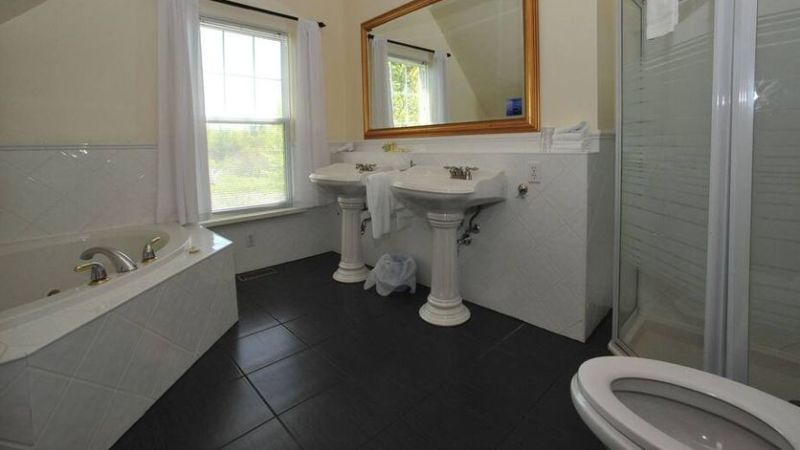 Little Shemogue Inn