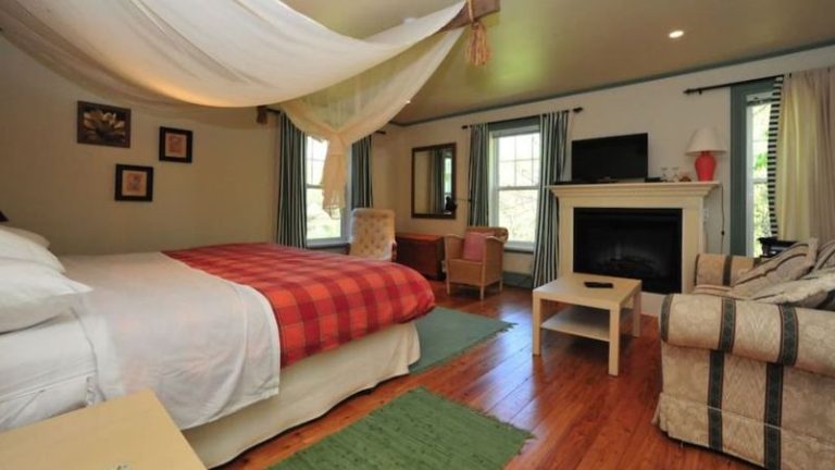 Little Shemogue Inn