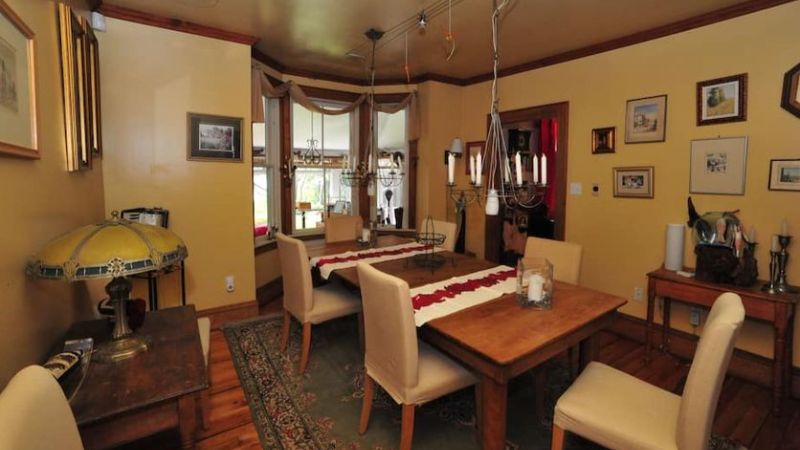 Little Shemogue Inn, room with private jacuzzi, photo 6