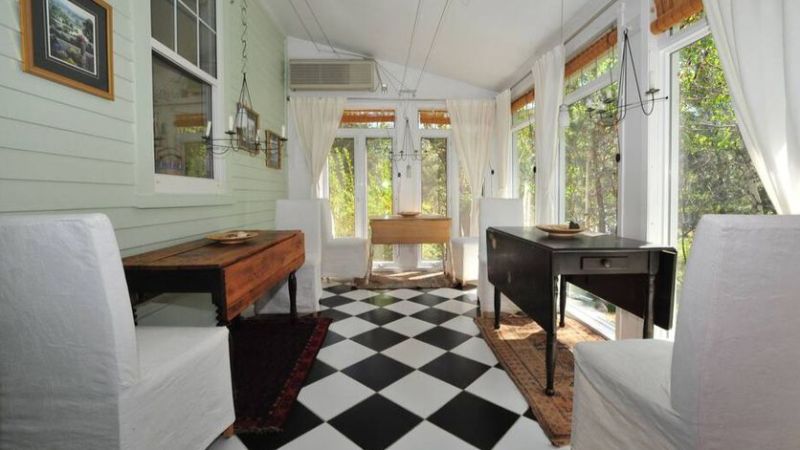Little Shemogue Inn, room with private jacuzzi, photo 7