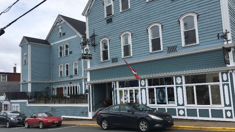 Lunenburg Arms Hotel, room with private jacuzzi, photo 5