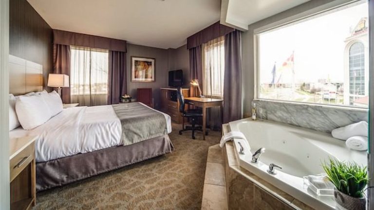 Monte Carlo Inn Airport Suites