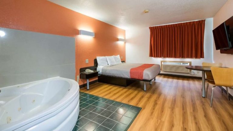 Motel 6 Davenport