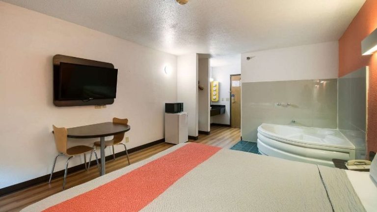 Motel 6 Davenport