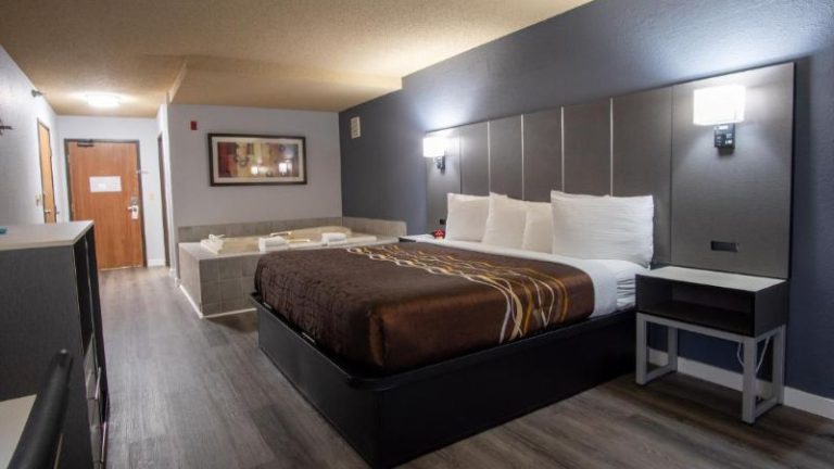 Norwood Inn & Suites Eagan