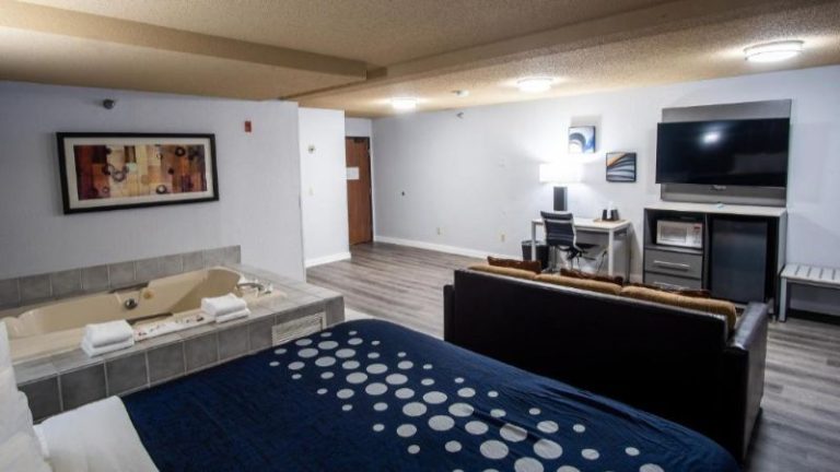 Norwood Inn & Suites Eagan