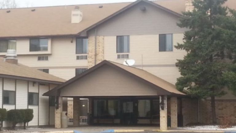Norwood Inn & Suites Roseville