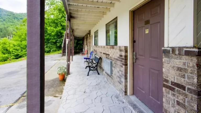 OYO Hotel Chapmanville Inn, WV – Hwy 119