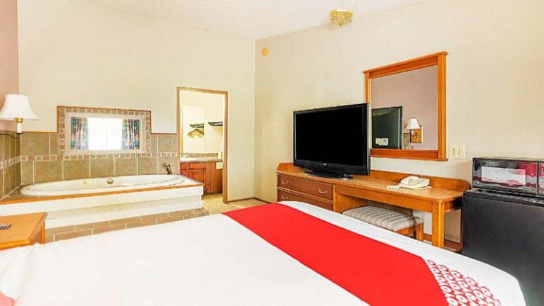OYO Hotel Daleville AL Hwy 84