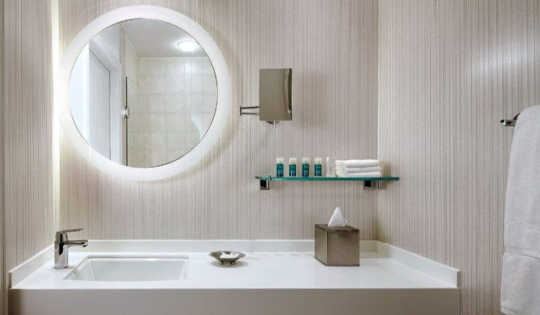 One King West Hotel & Residence