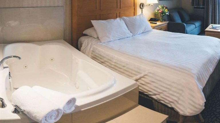 Pinnacle Hotel Whistler