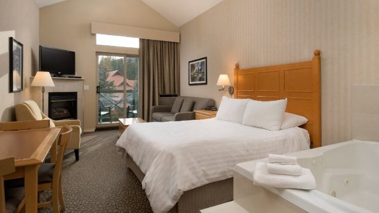 Pinnacle Hotel Whistler