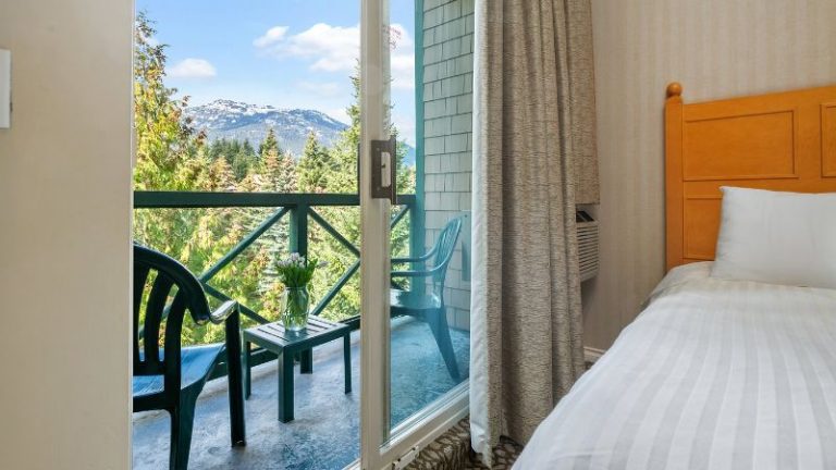 Pinnacle Hotel Whistler