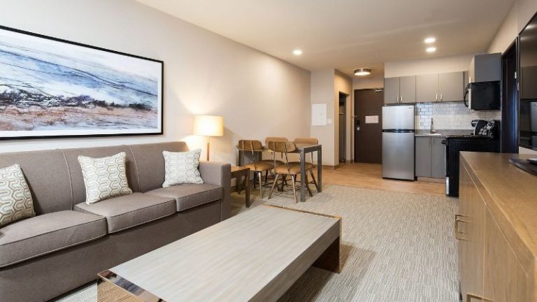 Pomeroy Inn & Suites Prince George